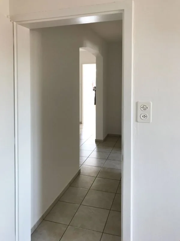 Schöne, renovierte 4½ Zi-Wohnung im 3.OG hili mit 2 Balkonen – Foto 11 von 13