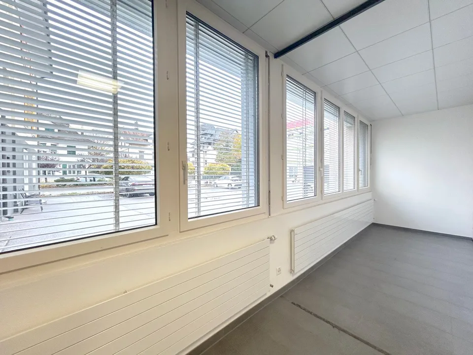 Gewerbe- / Bürofläche in Derendingen zu vermieten