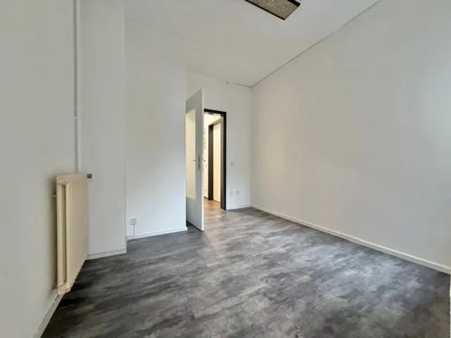 Office on the 1st floor for rent in the Industrial Area of Avegno Gordevio