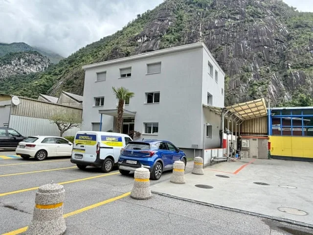 Office on the 1st floor for rent in the Industrial Area of Avegno Gordevio