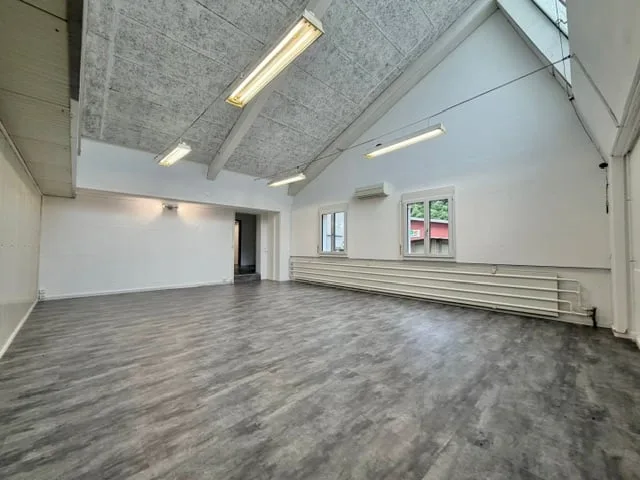 Office on the 1st floor for rent in the Industrial Area of Avegno Gordevio