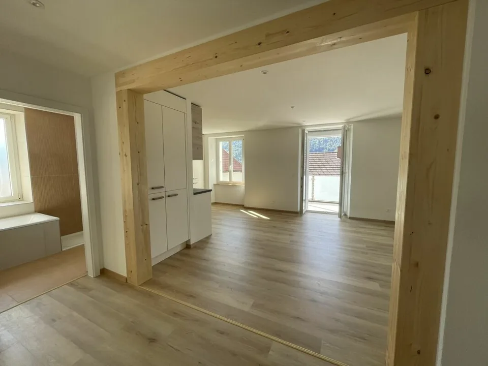 St-Imier, wunderschöne 3.5-Zimmer-Neuwagenwohnung im 2. Stock mit Terrasse