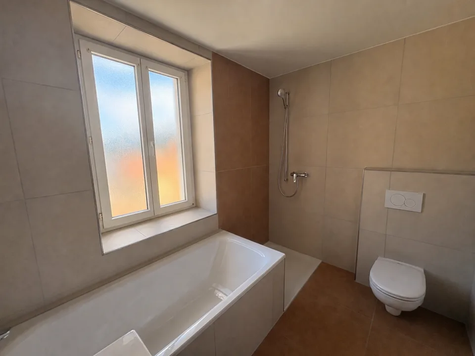St-Imier, wunderschöne 3.5-Zimmer-Neuwagenwohnung im 2. Stock mit Terrasse