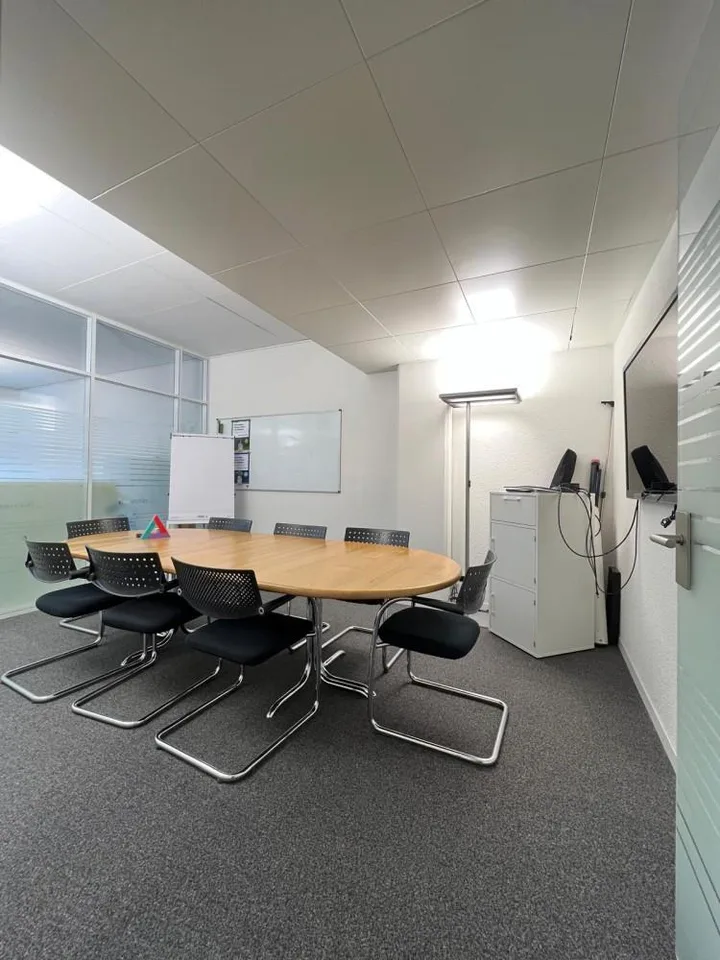 Espace de bureau lumineux avec salle de réunion dans un emplacement central à Burgdorf
