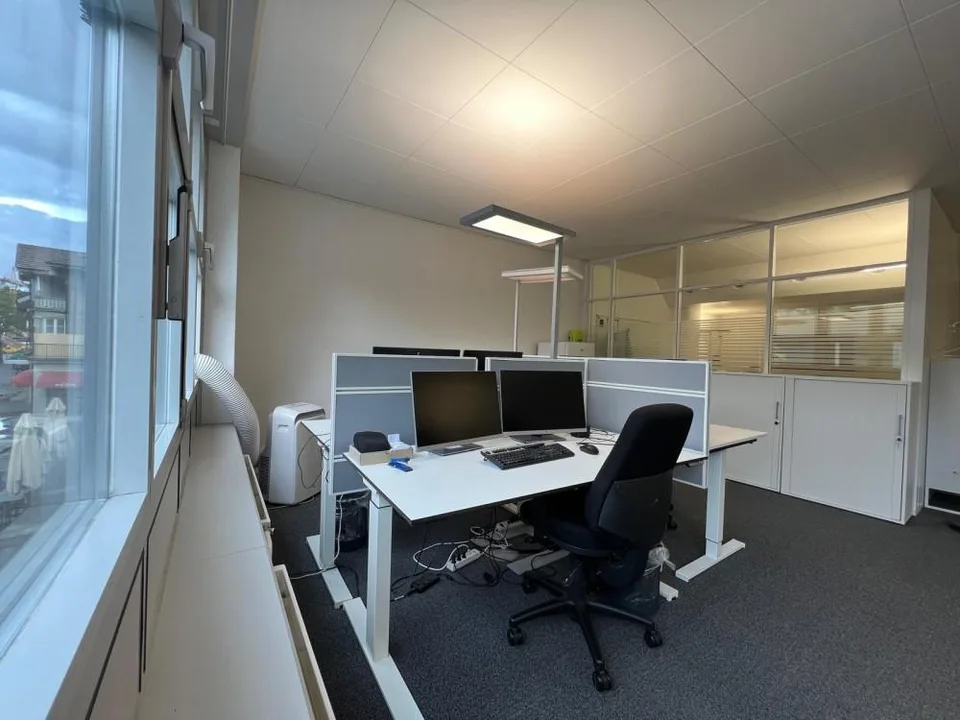 Espace de bureau lumineux avec salle de réunion dans un emplacement central à Burgdorf – photo 7 sur 8