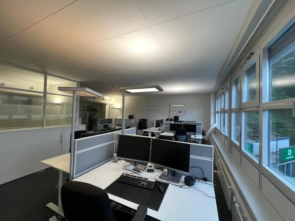 Espace de bureau lumineux avec salle de réunion dans un emplacement central à Burgdorf – photo 8 sur 8