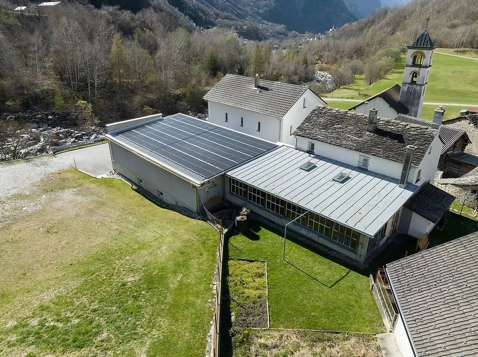 AFFITTASI A MESOCCO SPAZI ARTIGIANALI/DEPOSITI
