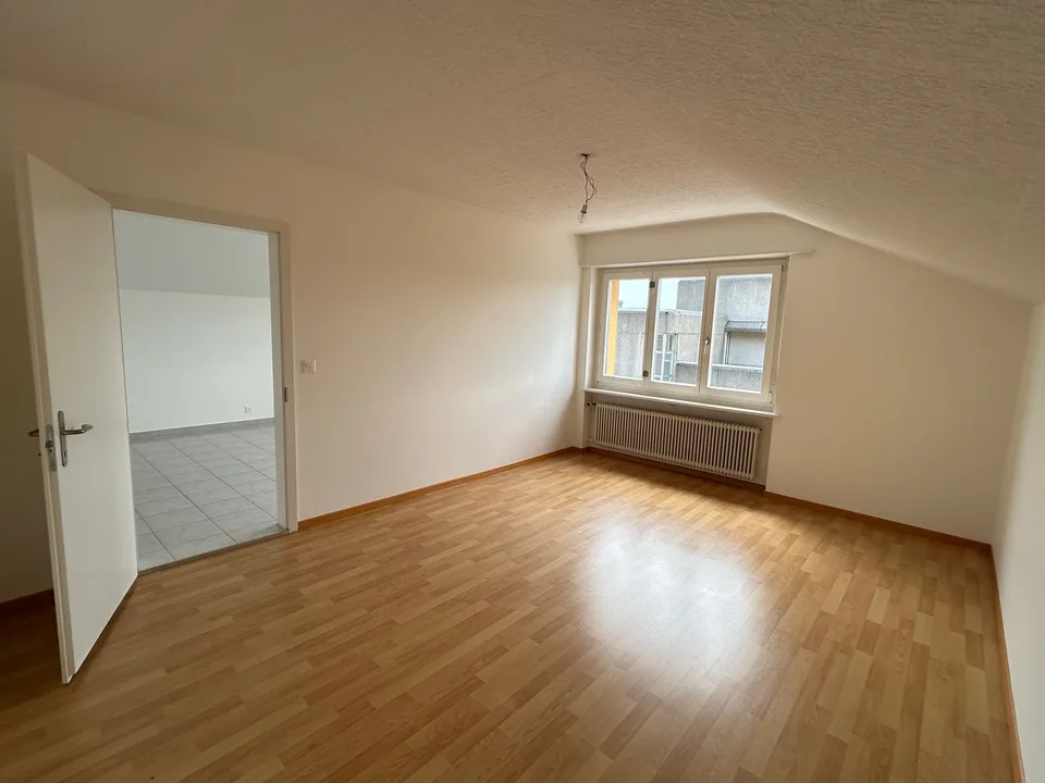 Gemütliche 2.5-Zimmer-Dachwohnung in Bettlach – ruhige Lage mit viel Sonne – Foto 14 von 19