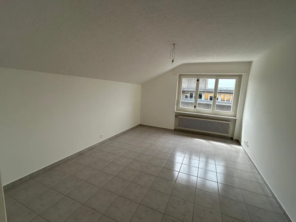 Gemütliche 2.5-Zimmer-Dachwohnung in Bettlach – ruhige Lage mit viel Sonne – Foto 9 von 19