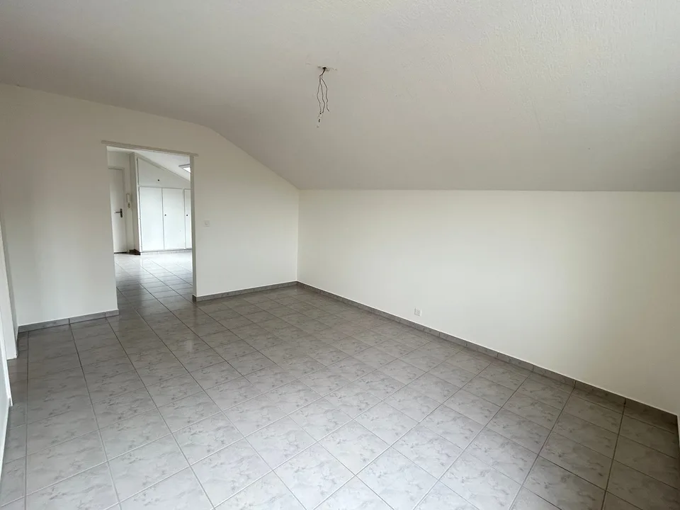 Gemütliche 2.5-Zimmer-Dachwohnung in Bettlach – ruhige Lage mit viel Sonne – Foto 12 von 19