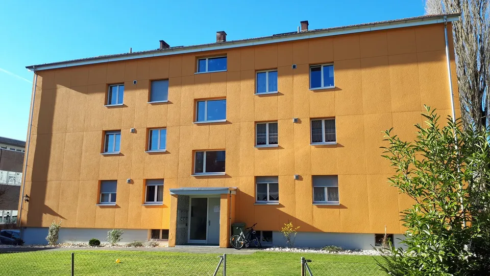Gemütliche 2.5-Zimmer-Dachwohnung in Bettlach – ruhige Lage mit viel Sonne