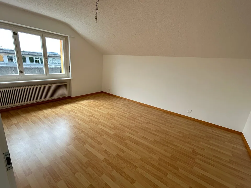 Gemütliche 2.5-Zimmer-Dachwohnung in Bettlach – ruhige Lage mit viel Sonne – Foto 13 von 19