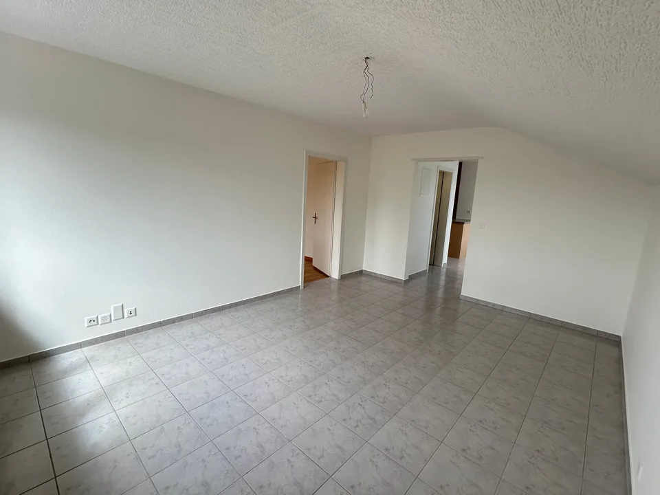 Gemütliche 2.5-Zimmer-Dachwohnung in Bettlach – ruhige Lage mit viel Sonne – Foto 11 von 19