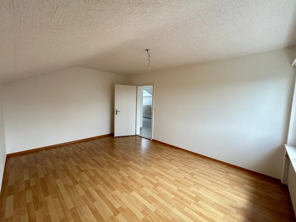 Gemütliche 2.5-Zimmer-Dachwohnung in Bettlach – ruhige Lage mit viel Sonne – Foto 15 von 19
