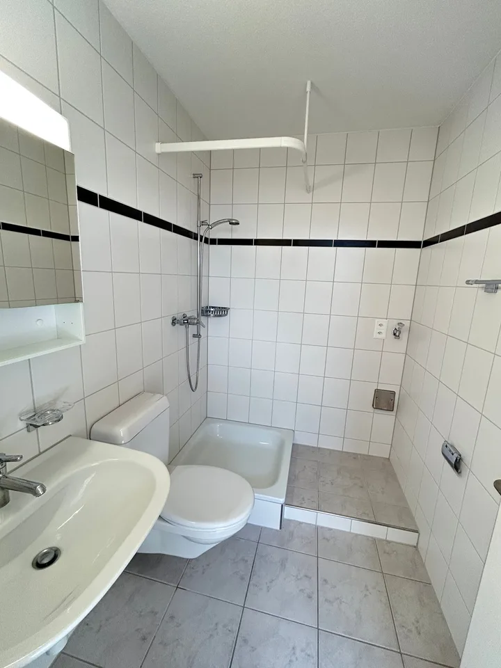 Gemütliche 2.5-Zimmer-Dachwohnung in Bettlach – ruhige Lage mit viel Sonne – Foto 16 von 19