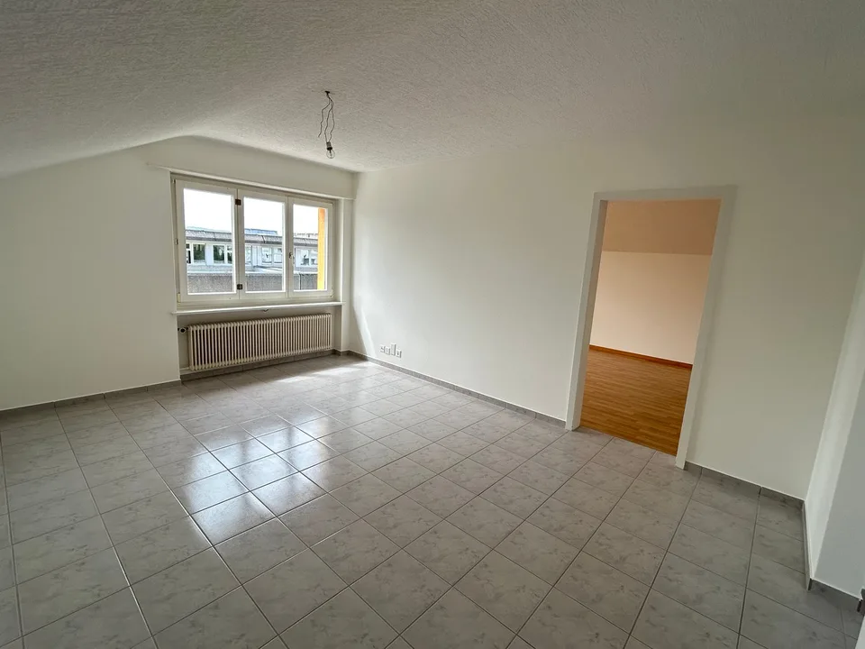 Gemütliche 2.5-Zimmer-Dachwohnung in Bettlach – ruhige Lage mit viel Sonne – Foto 10 von 19