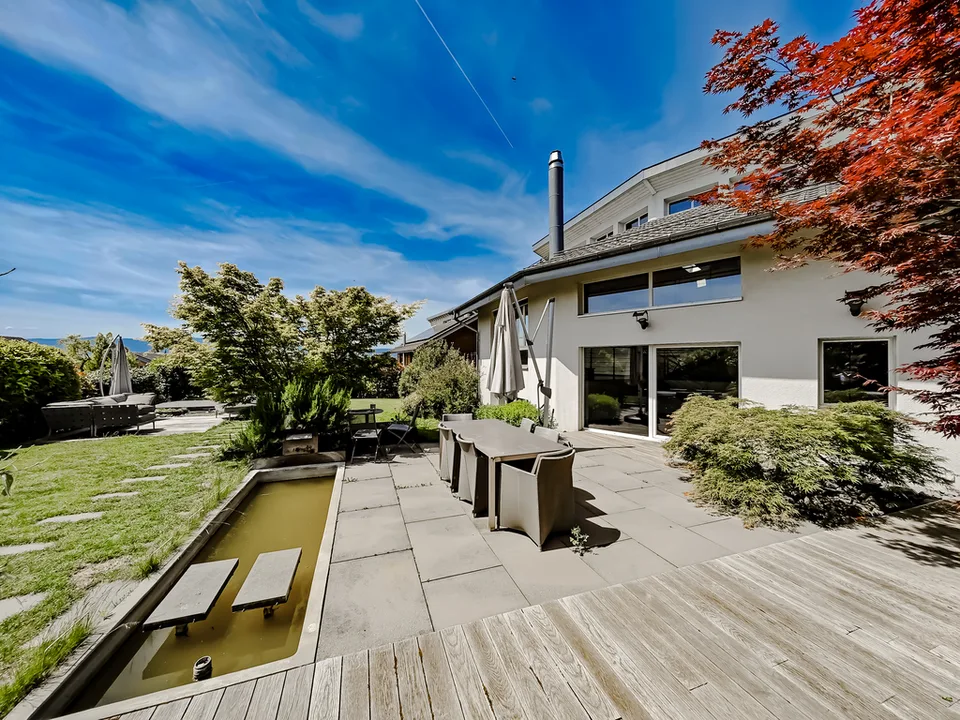 Villa d'architecte atypique et lumineuse dans un écrin de verdure
