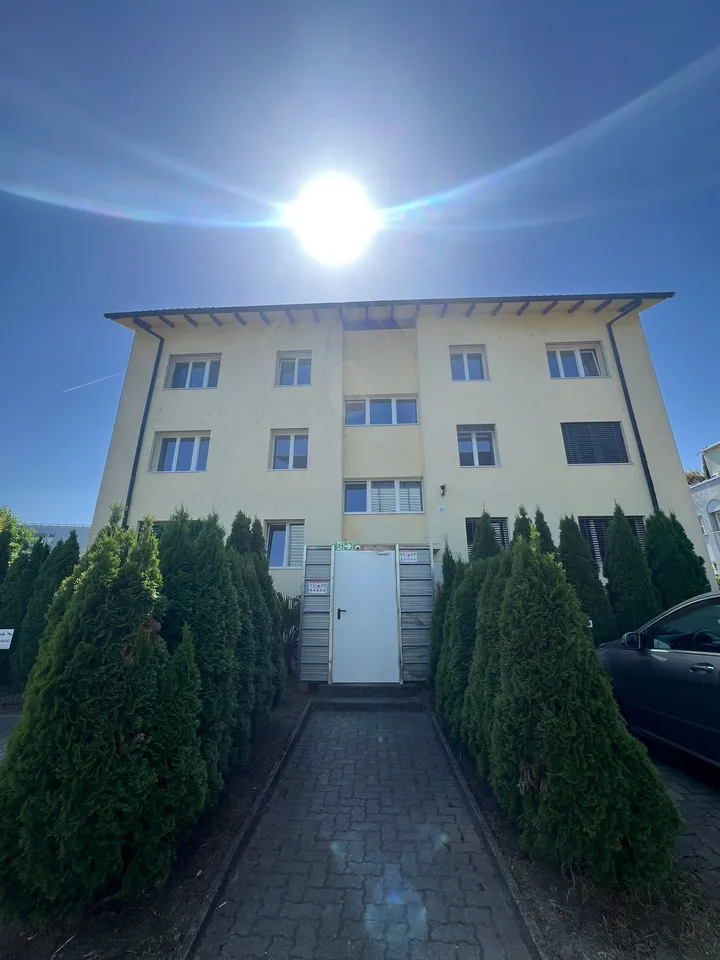 Chambre de colocation charmante avec balcon dans un quartier calme à Dietlikon – disponible immédiatement