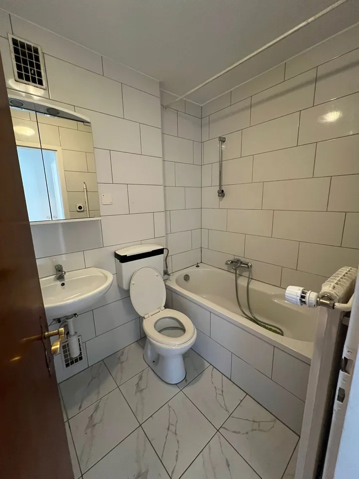 Chambre de colocation charmante avec balcon dans un quartier calme à Dietlikon – disponible immédiatement