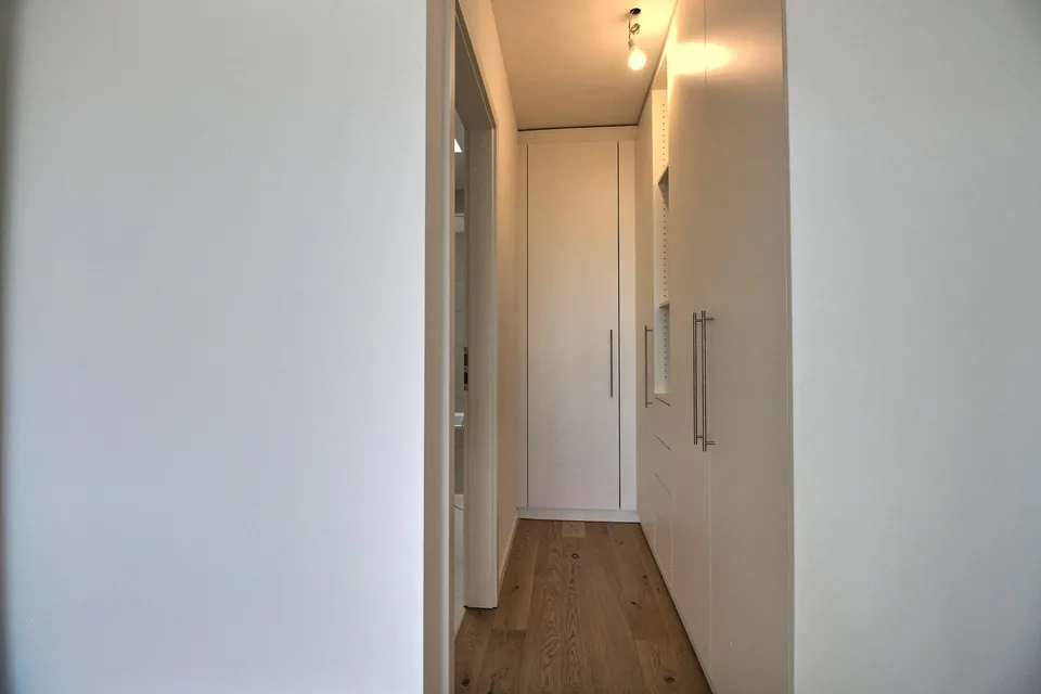 Dachgeschosswohnung mit 4.5 Zimmern und freier Sicht!