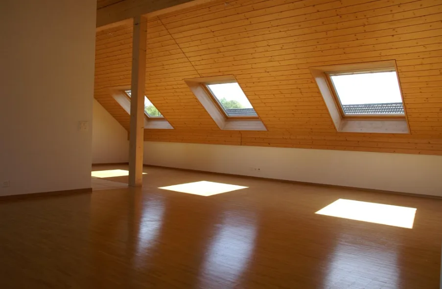 Moderne 2.5-Zimmer-Dachwohnung mit Terrasse in Zollikon