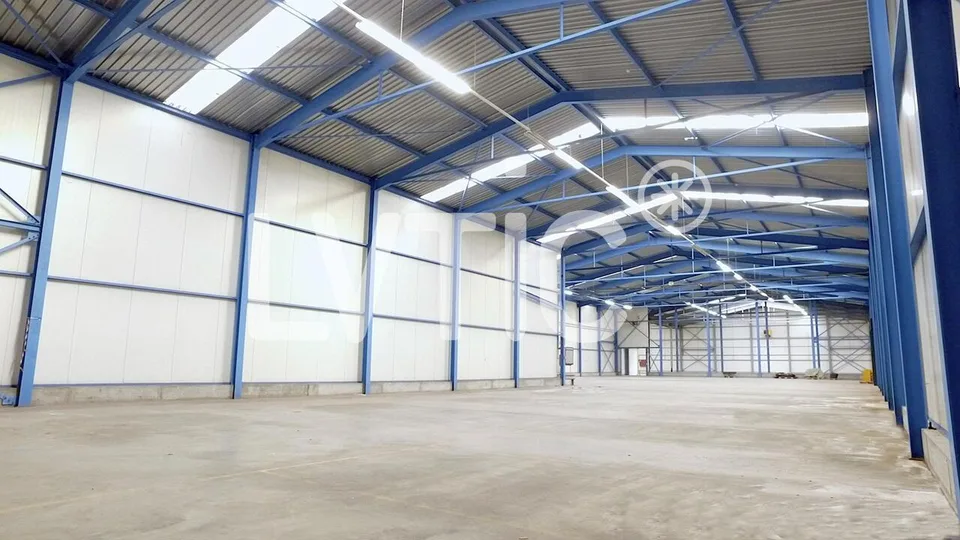 Halle industrielle, atelier, dépôt de 3500 m2 à louer à Martigny