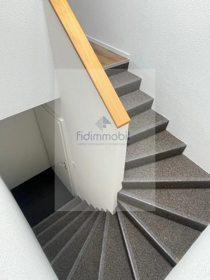 Schönes helles Apartment mit offener Küche im Herzen von Neuchâtel