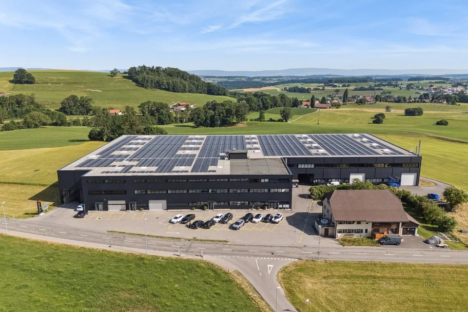 Halle industrielle à louer  accès immédiat autoroute de Rossens