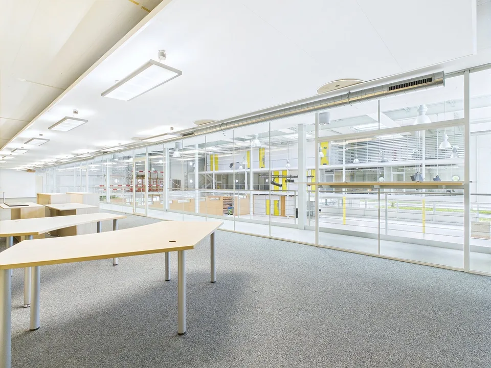 Verkaufsfläche und Büroräumlichkeiten im Industriequartier ab 144m2-686m2 – Foto 15 von 19
