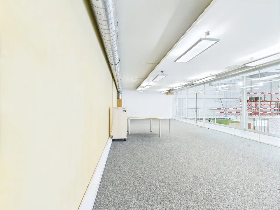 Verkaufsfläche und Büroräumlichkeiten im Industriequartier ab 144m2-686m2 – Foto 16 von 19