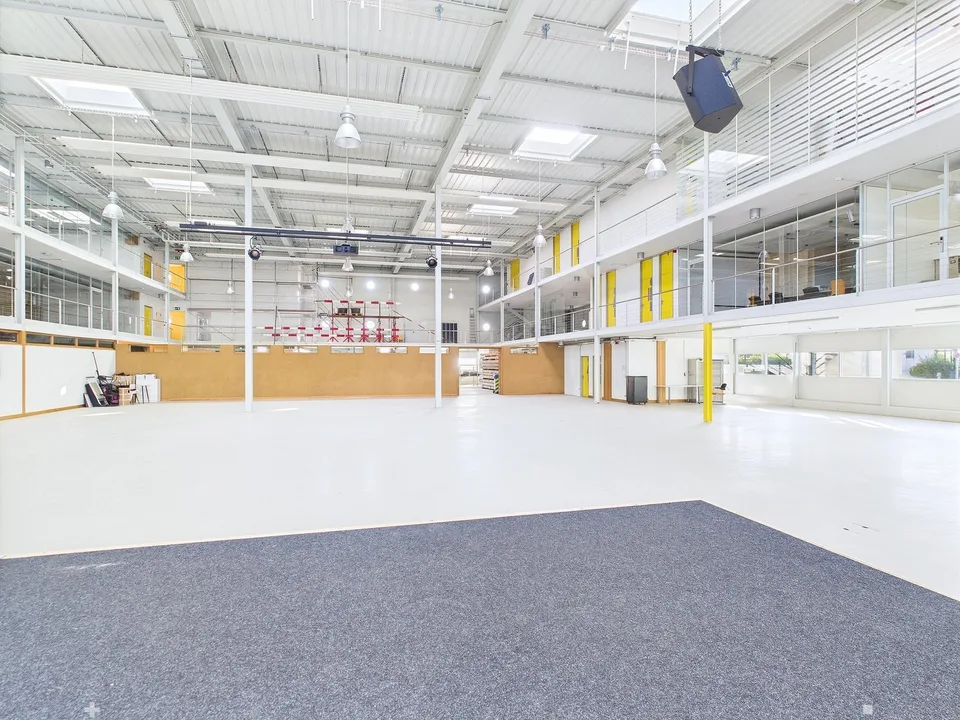 Verkaufsfläche und Büroräumlichkeiten im Industriequartier ab 144m2-686m2 – Foto 7 von 19