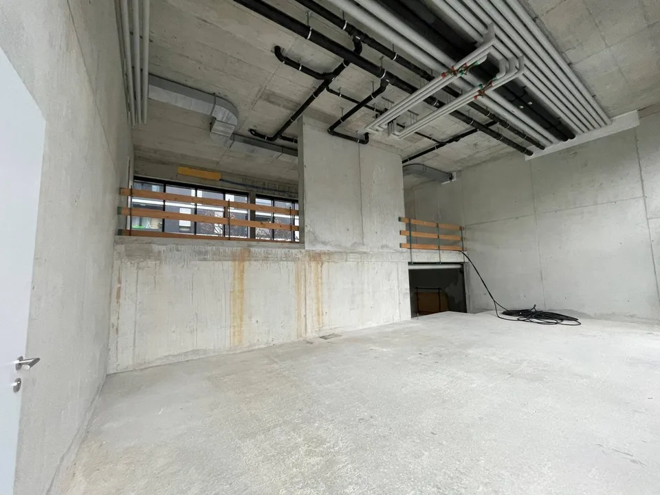 Geräumige moderne Arcade von 132 m², geeignet für multiple Aktivitäten
