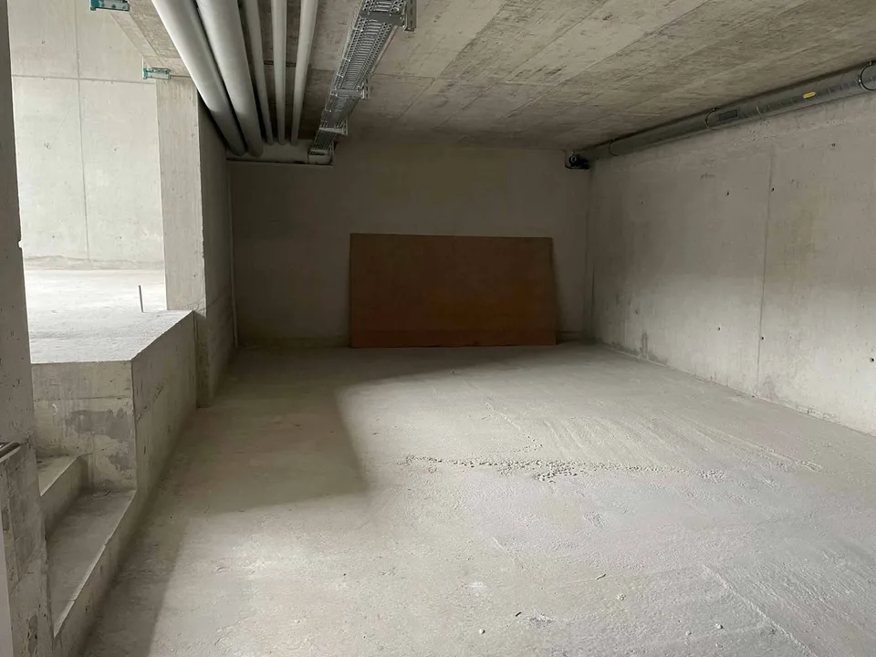 Geräumige moderne Arcade von 132 m², geeignet für multiple Aktivitäten