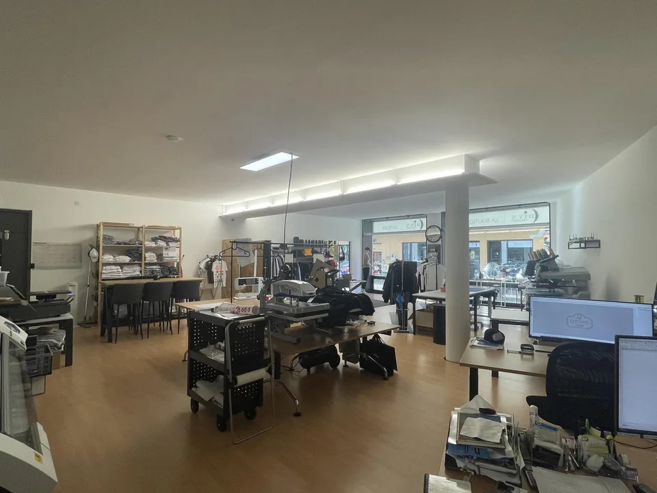 ARCADE COMMERCIALE DE 140 M2 AU COEUR DE NYON