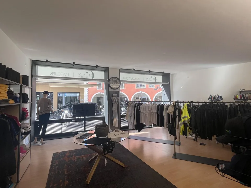 ARCADE COMMERCIALE DE 140 M2 AU COEUR DE NYON