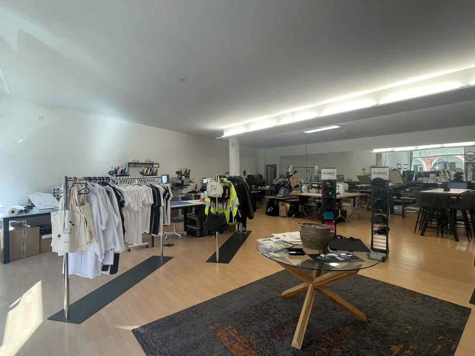ARCADE COMMERCIALE DE 140 M2 AU COEUR DE NYON