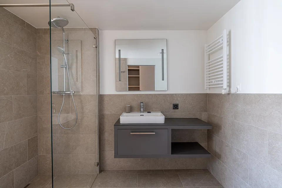 Appartamento moderno monolocale – Nuovo e completamente arredato – Rue du Jura 13, Ginevra!