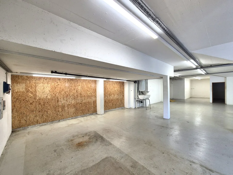 266 m² di spazio commerciale nel seminterrato sulla Bahnhofstrasse a Mellingen
