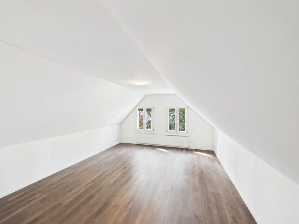 Charmante 3.5-Zimmer-Dachwohnung in Romanshorn – sofort verfügbar!