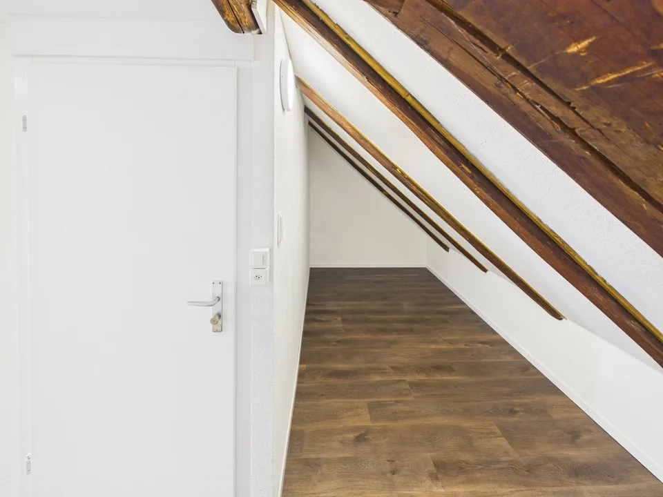 Charmante 3.5-Zimmer-Dachwohnung in Romanshorn – sofort verfügbar! – Foto 8 von 17