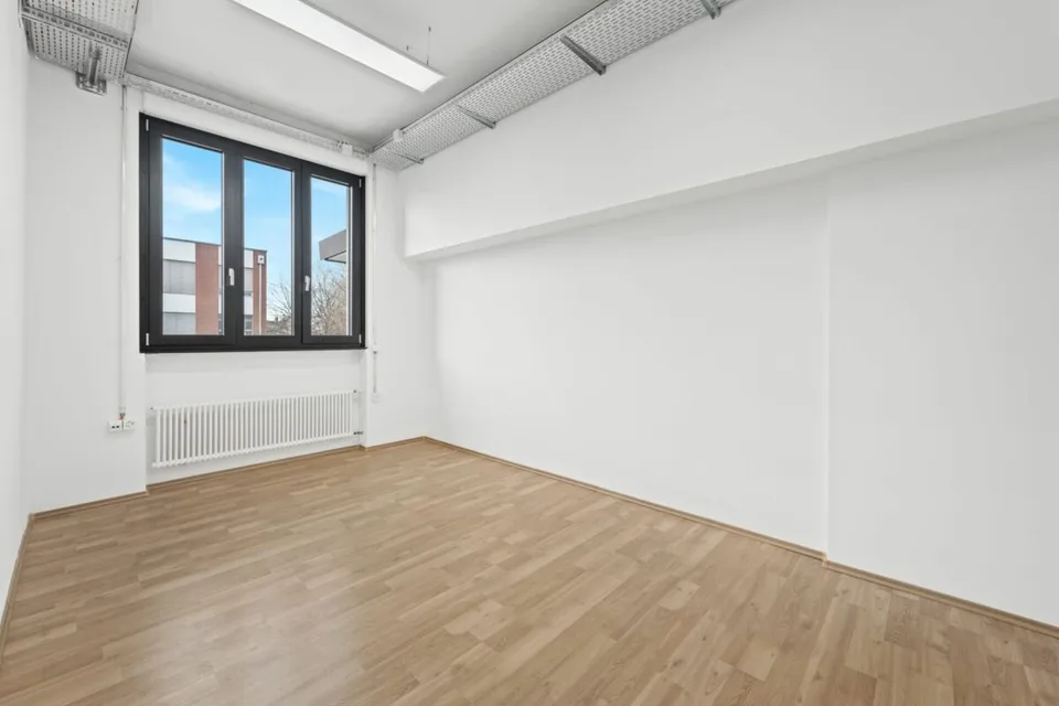 Büros 300 m2, Werkstatt/Büro 72 m2, Lager 43 m2