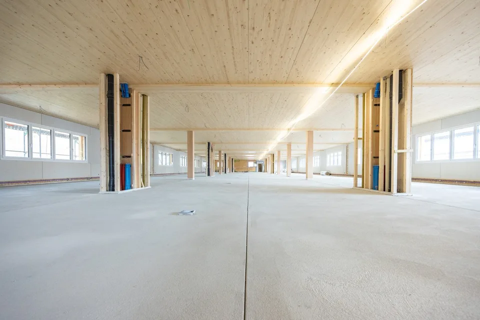 Erstvermietung: Co-Working, Büro, Atelier- und Praxis-Räumlichkeiten im modernen Geschäftshaus