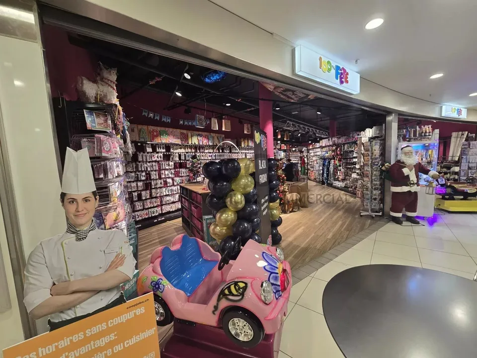 Superbe arcade dans le centre commercial Belair