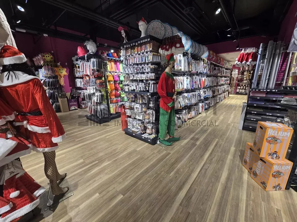 Superbe arcade dans le centre commercial Belair