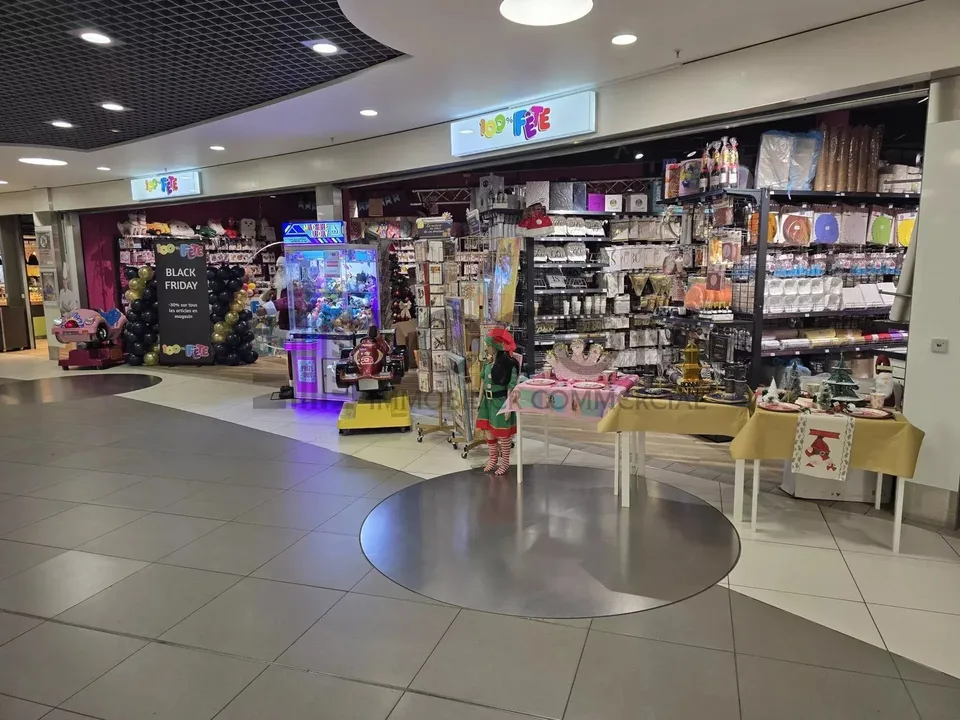 Superbe arcade dans le centre commercial Belair