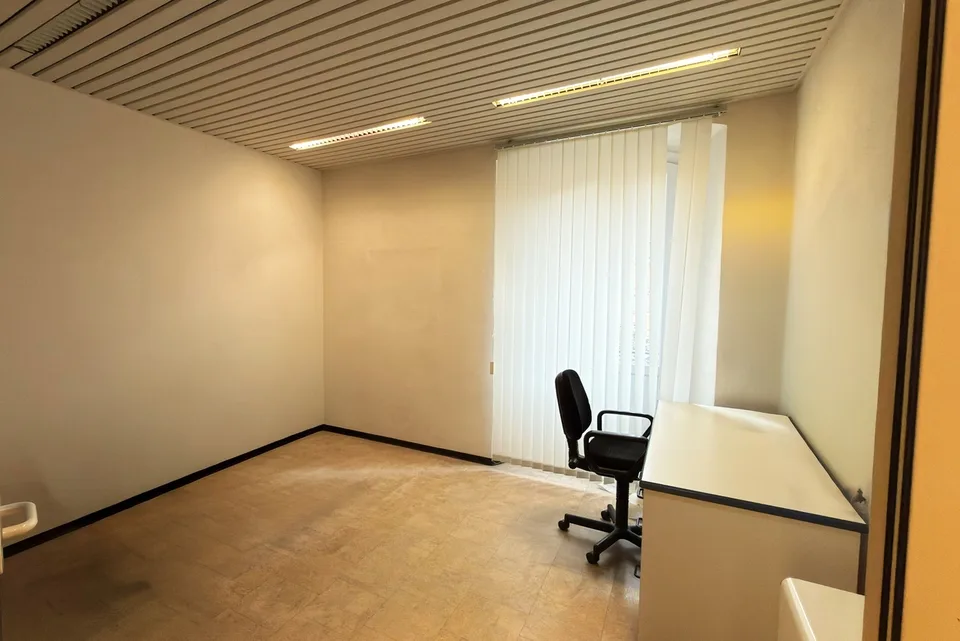 PRESTIGIOSO STUDIO MEDICO CENTRO STORICO BELLINZONA – Foto 8 von 11