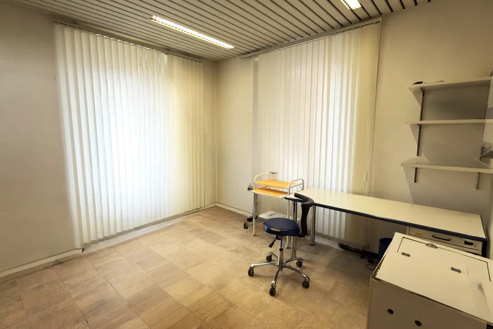 PRESTIGIOSO STUDIO MEDICO CENTRO STORICO BELLINZONA – Foto 7 von 11