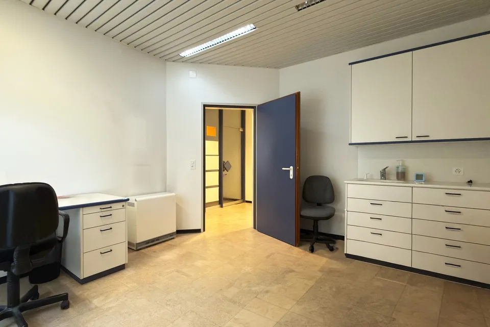 PRESTIGIOSO STUDIO MEDICO CENTRO STORICO BELLINZONA – Foto 9 von 11