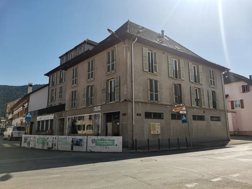 Delizioso appartamento di 3 locali nel centro del villaggio di Môtiers – foto 8 di 9