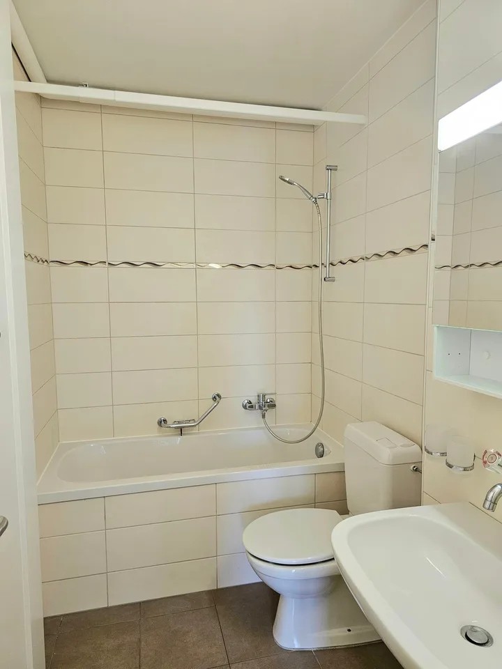 Delizioso appartamento di 3 locali nel centro del villaggio di Môtiers – foto 7 di 9